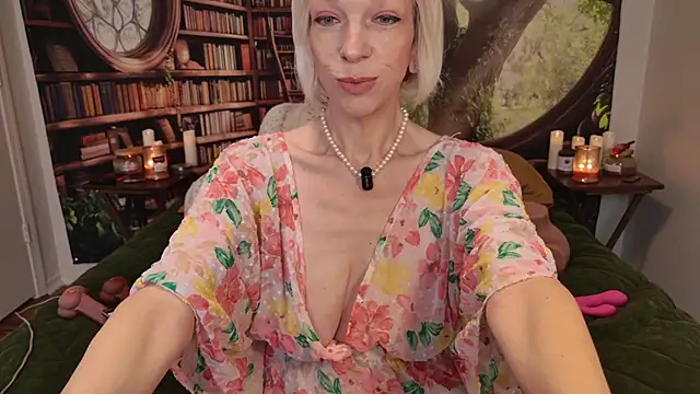 Snapshot of HaileeAtHome chatting on June 2026 05:01:02 PM HaileeAtHome online show from June 2026 05:01:02 PM