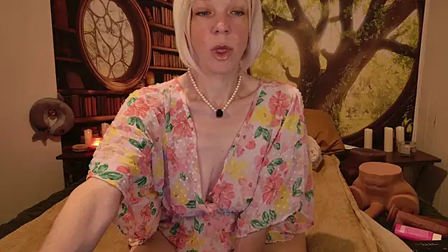 Snapshot of HaileeAtHome chatting on July 2026 11:03:01 AM HaileeAtHome online show from July 2026 11:03:01 AM