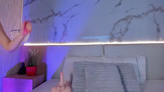 ValSmith  online show from September 2025 04:16:01 AM