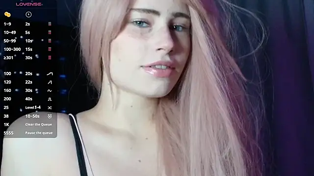 PieraMarch online show from November 2025 07:03:02 PM