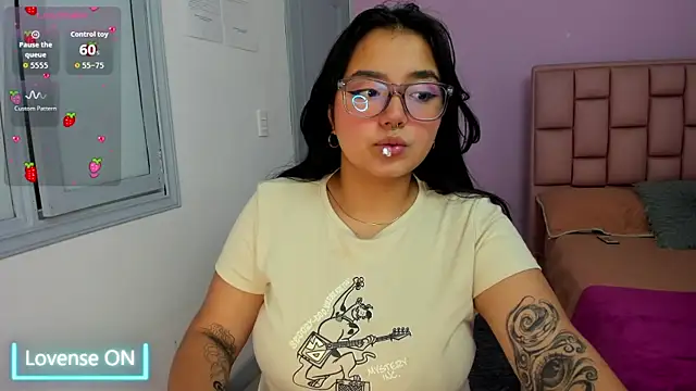 Snapshot of SofiDoll_cg chatting on October 2025 12:05:02 PM SofiDoll cg online show from October 2025 12:05:02 PM