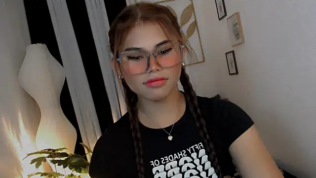 Snapshot of PrettyBlythes_TS chatting on June 2026 03:48:01 AM PrettyBlythes TS online show from June 2026 03:48:01 AM