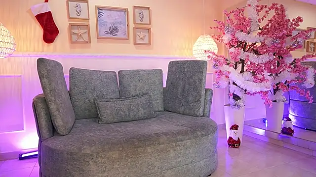 NicoleCrawft online show from December 2025 07:10:02 PM