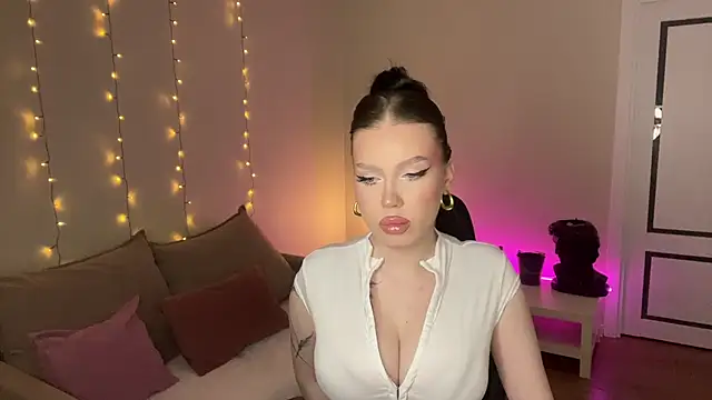 Snapshot of mistress_of_hearts chatting on March 2026 08:05:01 PM mistress of hearts online show from March 2026 08:05:01 PM