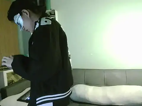 boyhigh1997 online show from April 2026 09:34:01 AM
