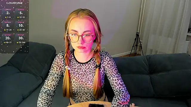 Snapshot of MewStella chatting on October 2025 05:33:02 PM MewStella online show from October 2025 05:33:02 PM