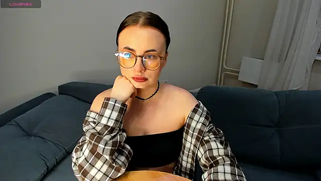 MewStella online show from May 2026 07:19:01 PM
