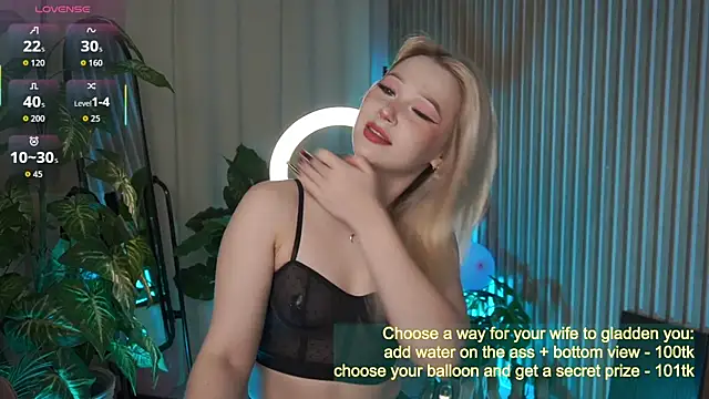 LauraWifeness online show from September 2025 05:45:02 AM