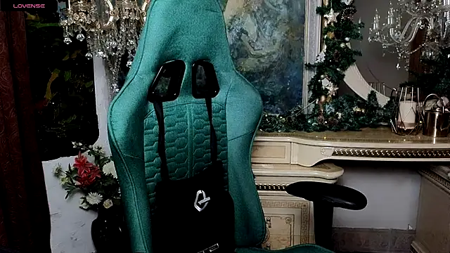 LaraBenson  online show from December 2025 10:32:02 AM