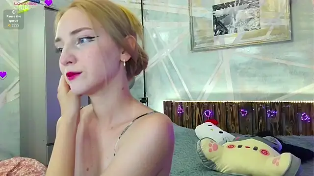 Luna-Fever online show from September 2025 02:28:01 PM
