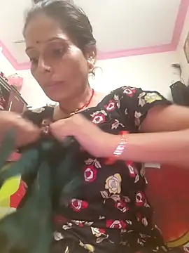 ISHANI-SINGH online show from October 2025 04:35:02 PM