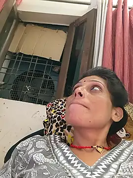 ISHANI-SINGH online show from October 2025 02:18:02 PM