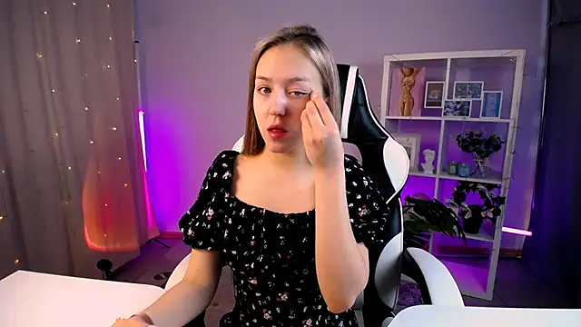 Snapshot of CindySparkl chatting on February 2026 03:18:01 AM CindySparkl online show from February 2026 03:18:01 AM