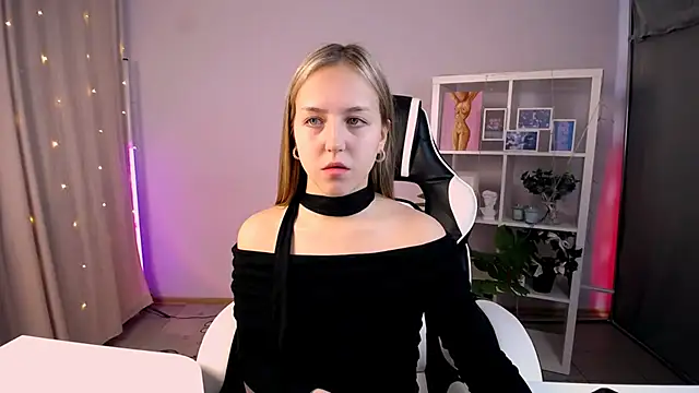 Snapshot of CindySparkl chatting on March 2026 05:57:02 AM CindySparkl online show from March 2026 05:57:02 AM