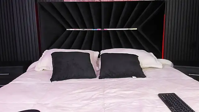 Bigsexxyass online show from October 2025 07:20:01 AM