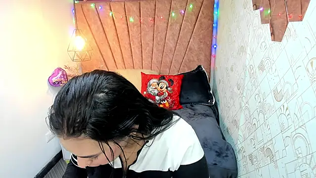 Lia Blake  online show from December 2025 12:42:02 PM