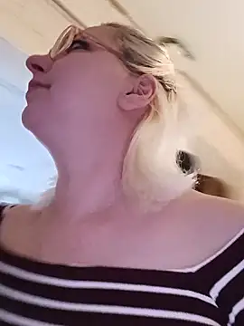 VikaKing online show from February 2026 01:17:01 PM