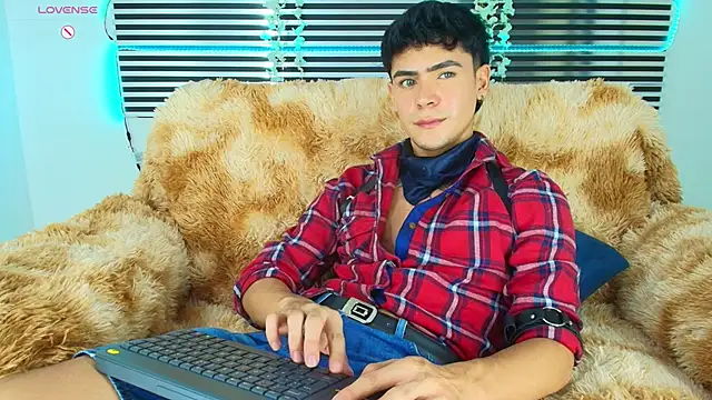 CamiiGuzmanX online show from May 2026 07:43:02 PM