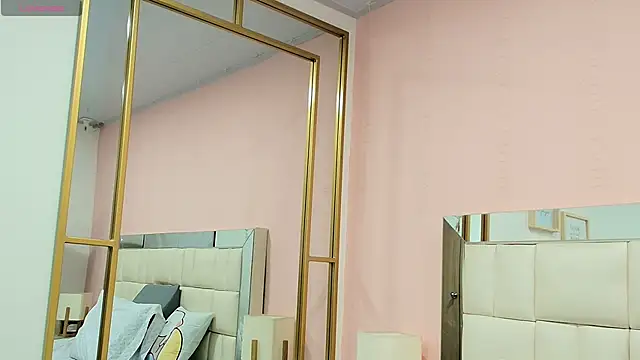 Snapshot of gisell_gomez chatting on January 2026 12:18:02 PM gisell gomez online show from January 2026 12:18:02 PM