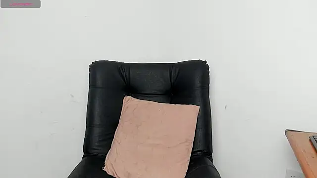 axel davis  online show from December 2025 01:36:01 AM