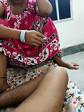 Snapshot of Hotty-Moni chatting on September 2025 04:40:02 PM Hotty-Moni online show from September 2025 04:40:02 PM