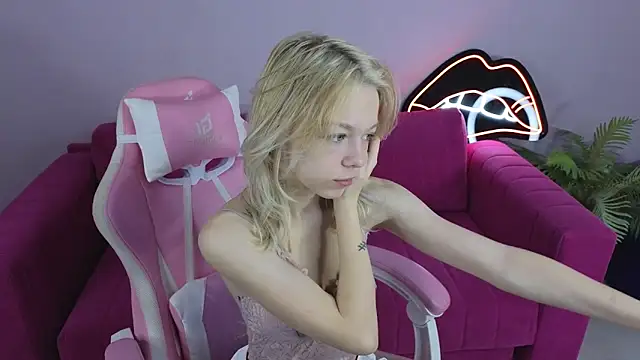 MillaHolt online show from September 2025 01:17:01 AM