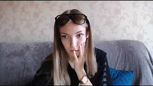 Snapshot of HitGyrl chatting on September 2025 01:20:01 AM HitGyrl online show from September 2025 01:20:01 AM