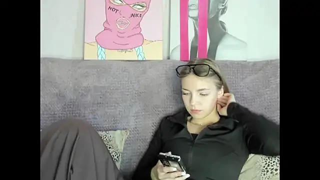 Snapshot of HitGyrl chatting on September 2025 01:55:02 AM HitGyrl online show from September 2025 01:55:02 AM