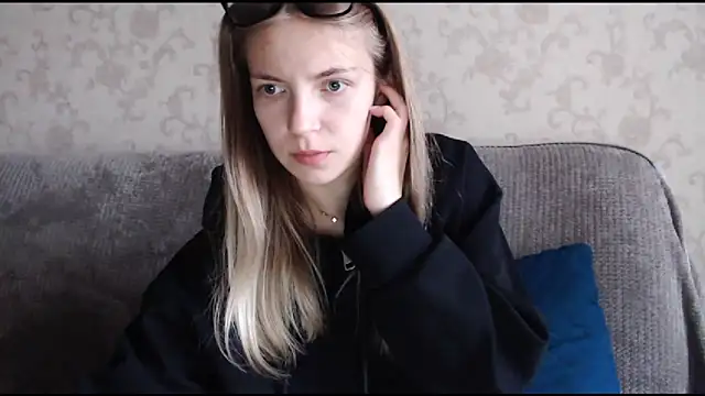 Snapshot of HitGyrl chatting on October 2025 02:42:02 AM HitGyrl online show from October 2025 02:42:02 AM