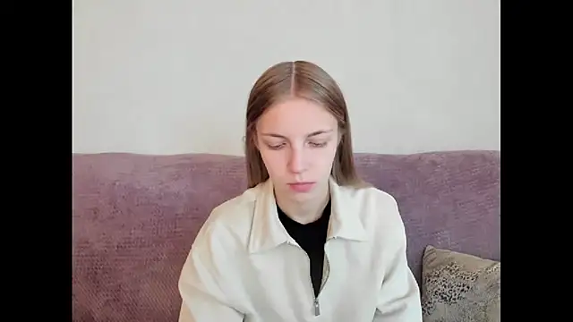 Snapshot of HitGyrl chatting on October 2025 01:17:02 AM HitGyrl online show from October 2025 01:17:02 AM