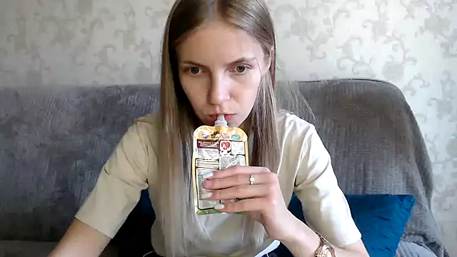 Snapshot of HitGyrl chatting on October 2025 08:04:01 AM HitGyrl online show from October 2025 08:04:01 AM