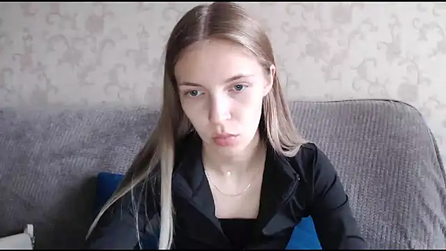 Snapshot of HitGyrl chatting on October 2025 08:02:02 AM HitGyrl online show from October 2025 08:02:02 AM