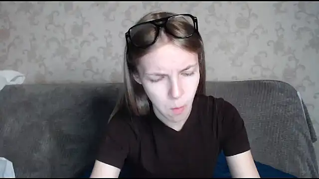 Snapshot of HitGyrl chatting on October 2025 01:13:02 AM HitGyrl online show from October 2025 01:13:02 AM