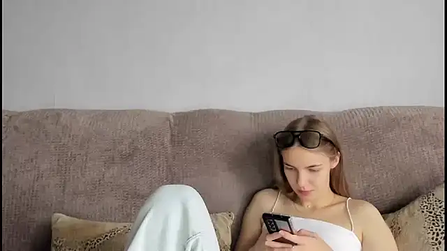 Snapshot of HitGyrl chatting on November 2025 07:52:02 AM HitGyrl online show from November 2025 07:52:02 AM