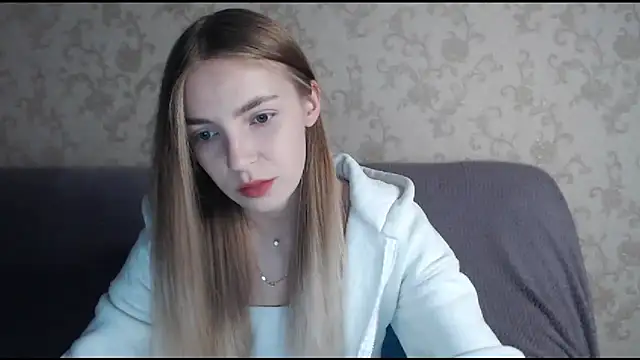 Snapshot of HitGyrl chatting on November 2025 01:04:02 AM HitGyrl online show from November 2025 01:04:02 AM