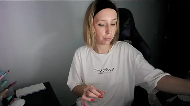 Snapshot of violetofsecret chatting on October 2025 10:23:02 PM violetofsecret online show from October 2025 10:23:02 PM