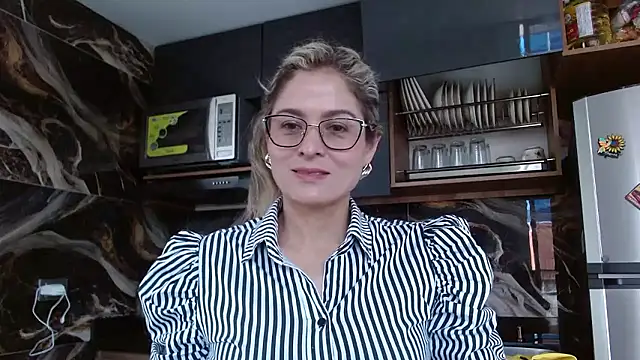 Snapshot of linda-mature43 chatting on October 2025 03:30:01 PM linda-mature43 online show from October 2025 03:30:01 PM