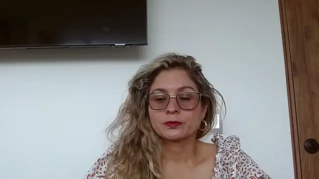 Snapshot of linda-mature43 chatting on October 2025 04:40:02 PM linda-mature43 online show from October 2025 04:40:02 PM