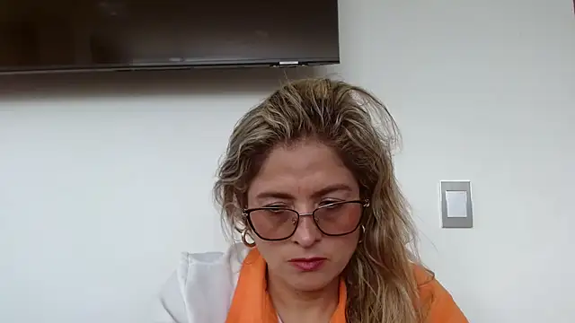 Snapshot of linda-mature43 chatting on October 2025 05:13:02 PM linda-mature43 online show from October 2025 05:13:02 PM