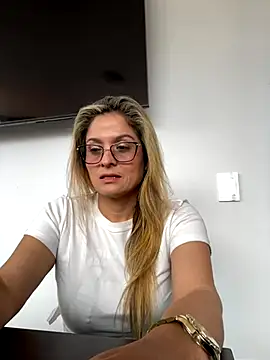 Snapshot of linda-mature43 chatting on October 2025 03:46:02 PM linda-mature43 online show from October 2025 03:46:02 PM