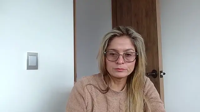 Snapshot of linda-mature43 chatting on October 2025 05:57:02 PM linda-mature43 online show from October 2025 05:57:02 PM