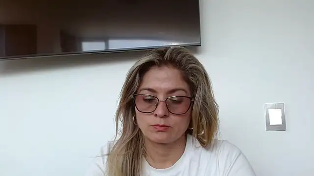 Snapshot of linda-mature43 chatting on October 2025 03:01:02 PM linda-mature43 online show from October 2025 03:01:02 PM