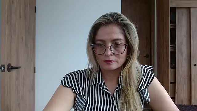 Snapshot of linda-mature43 chatting on October 2025 05:23:02 PM linda-mature43 online show from October 2025 05:23:02 PM