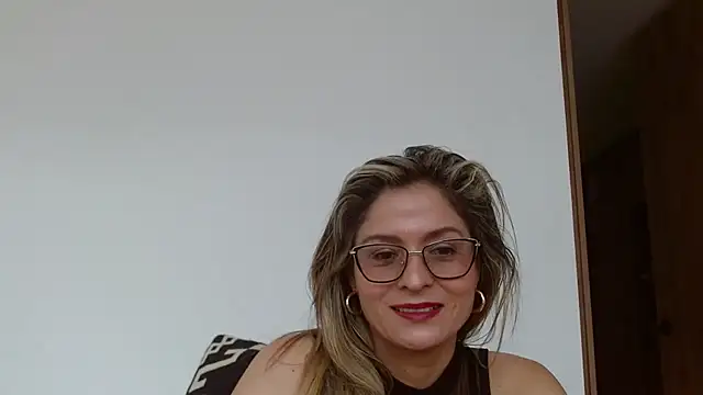 Snapshot of linda-mature43 chatting on October 2025 05:46:01 PM linda-mature43 online show from October 2025 05:46:01 PM