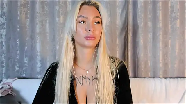 Snapshot of Eva_Re chatting on October 2025 06:05:01 AM Eva Re online show from October 2025 06:05:01 AM