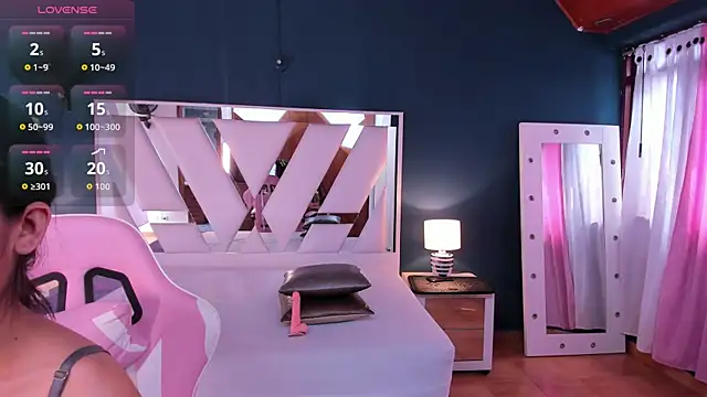 mia kinky1 online show from November 2025 06:18:01 PM