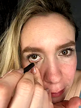 Snapshot of BritgetPsychol chatting on November 2025 02:32:01 AM BritgetPsychol online show from November 2025 02:32:01 AM