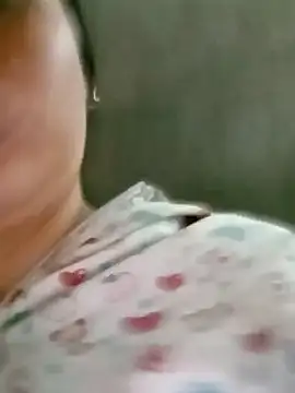 Snapshot of maple694 chatting on October 2025 01:44:02 AM maple694 online show from October 2025 01:44:02 AM