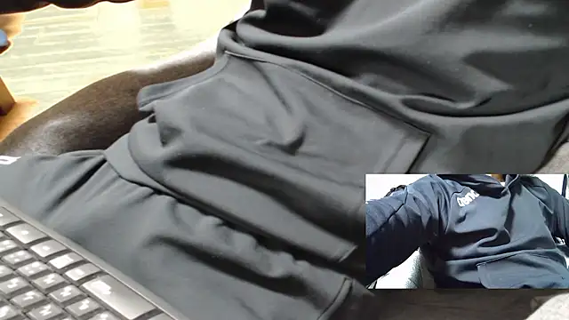 Snapshot of Yasu2000 chatting on March 2026 01:42:01 AM Yasu2000 online show from March 2026 01:42:01 AM