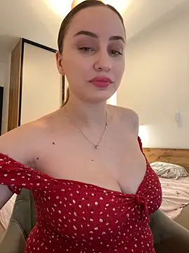 Snapshot of Maribelle_Vinnie chatting on April 2026 05:25:01 PM Maribelle Vinnie online show from April 2026 05:25:01 PM